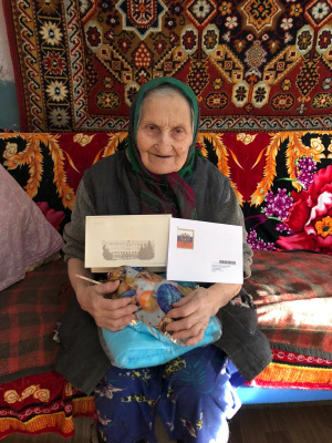 С 95-летним юбилеем поздравили жительницу п. Комаричи труженика тыла Татьяну Дмитриевну Леонову 