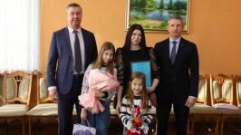 В городе Клинцы молодые многодетные семьи получили свидетельства о праве на получение социальной выплаты на приобретение жилого помещения или на строительство дома