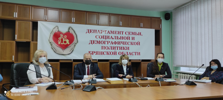 Cовещание по подведению итогов работы департамента семьи, социальной и демографической политики Брянской области в 2021 году и постановки задач на 2022 год.