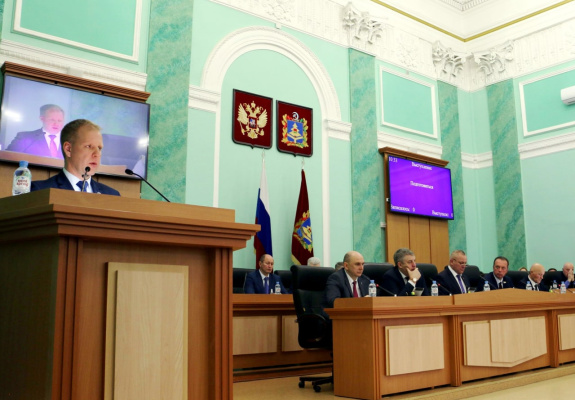 Директор департамента семьи, социальной и демографической политики Брянской области Евгений Петров принял участие в очередном заседании областной Думы