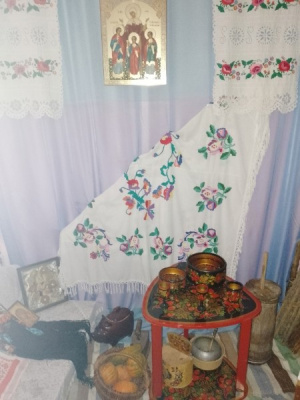 В рамках проходящего "Года педагога и наставника" в Социальном приюте для детей и подростков Карачевского района открылся уникальный ретро-класс - своеобразная площадка для добрых слов и воспоминаний о школьных годах